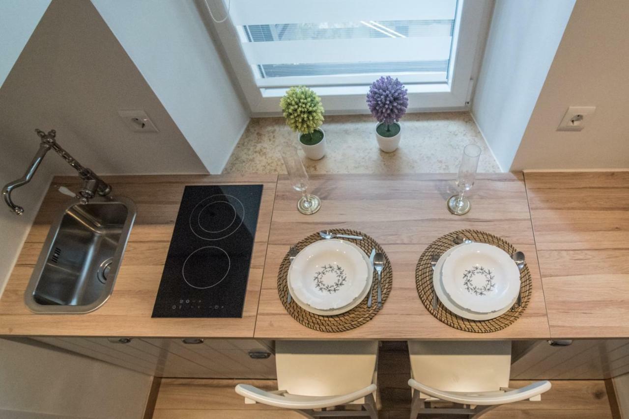 Leona Deluxe Apartments Pula Eksteriør billede