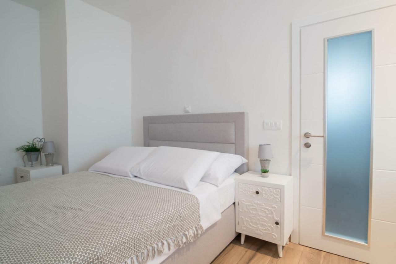 Leona Deluxe Apartments Pula Eksteriør billede