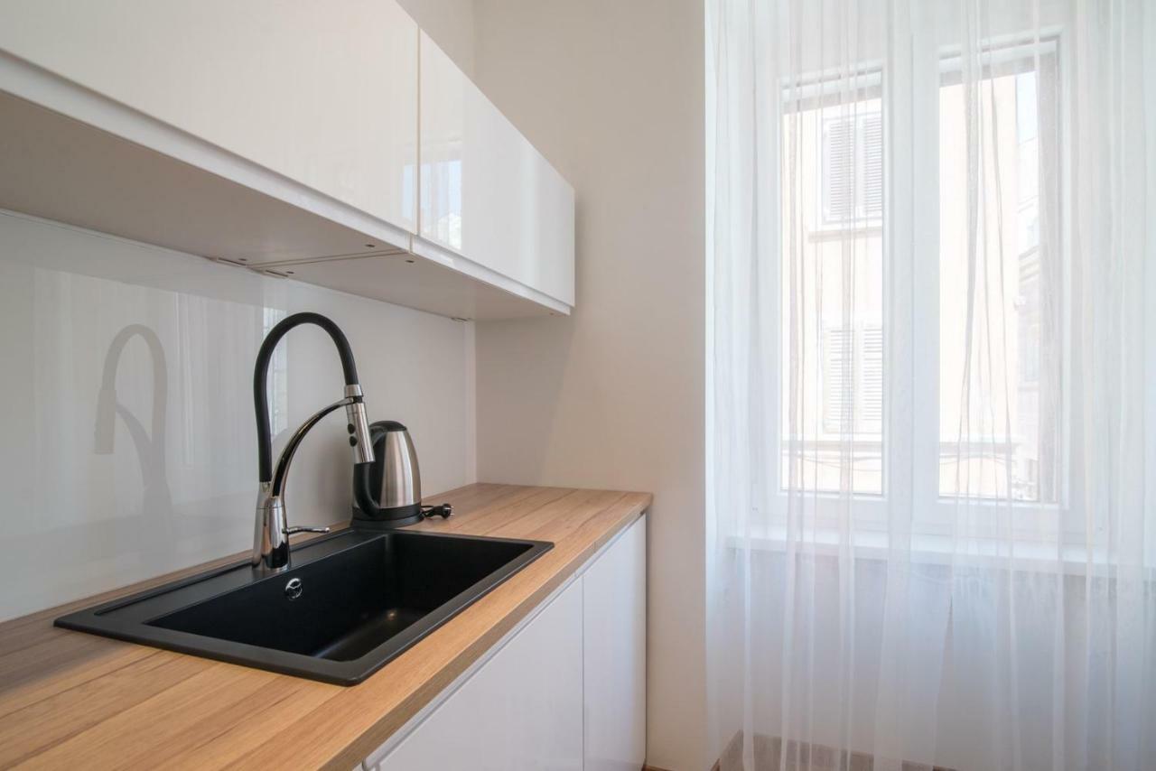 Leona Deluxe Apartments Pula Eksteriør billede