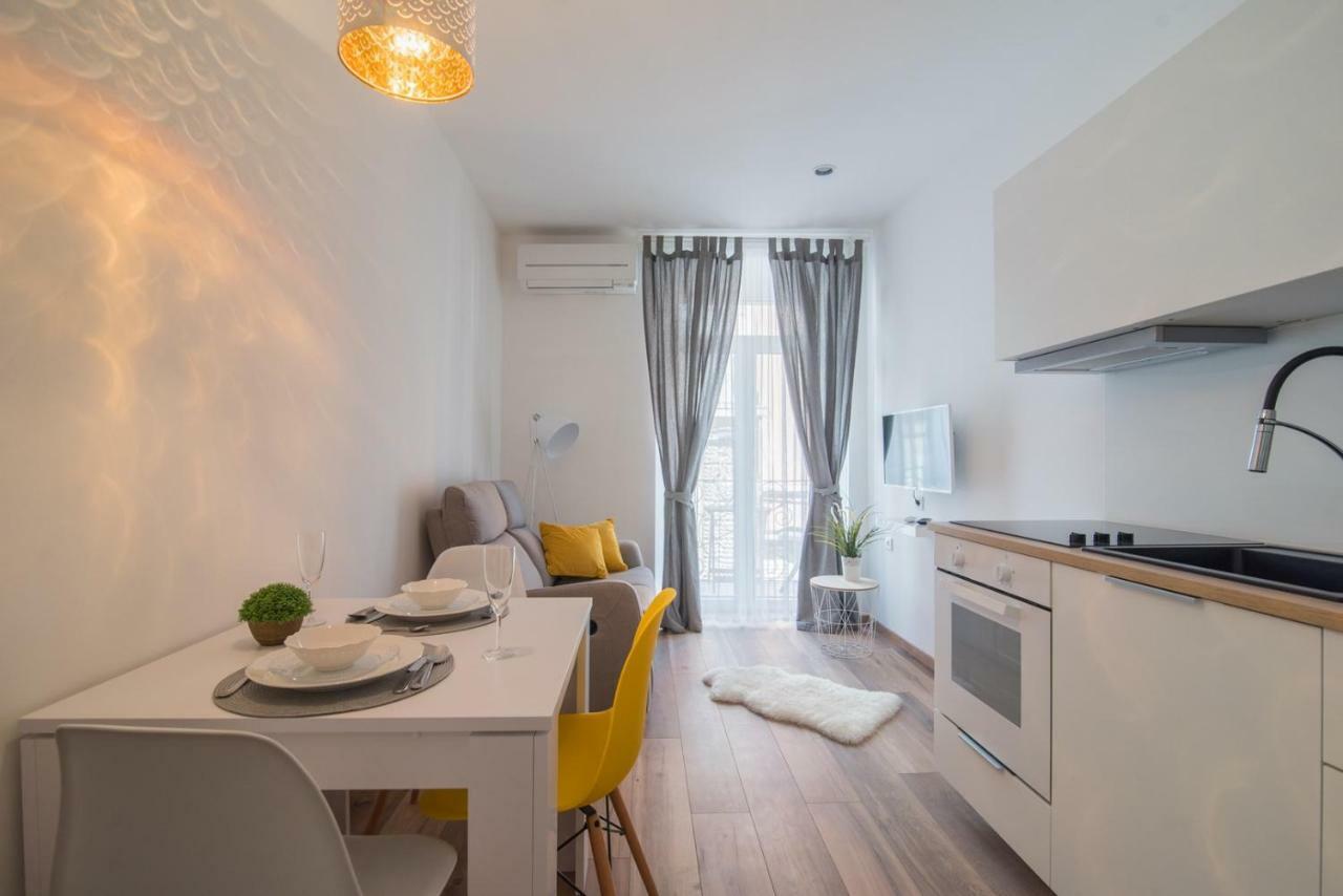 Leona Deluxe Apartments Pula Eksteriør billede