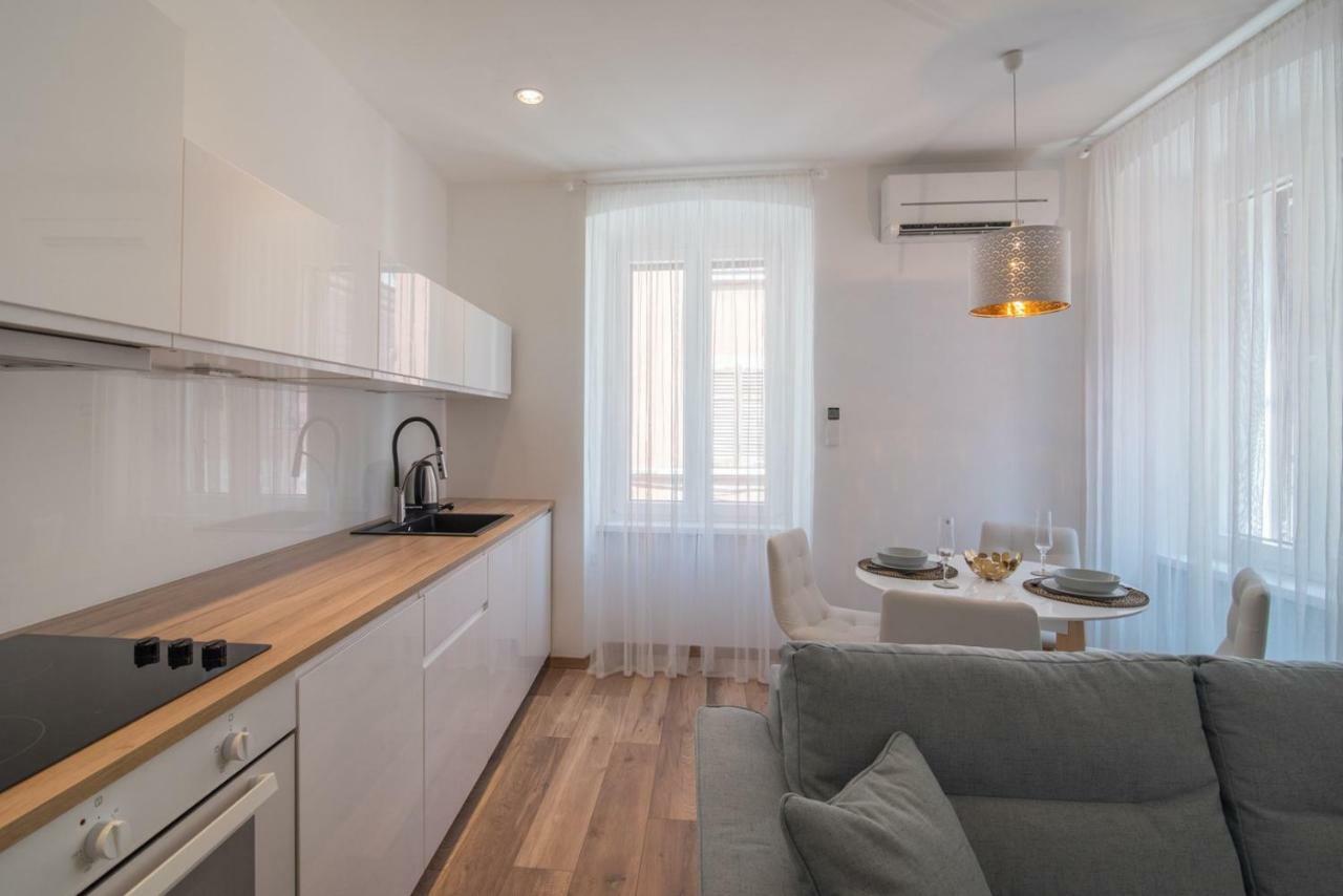 Leona Deluxe Apartments Pula Eksteriør billede