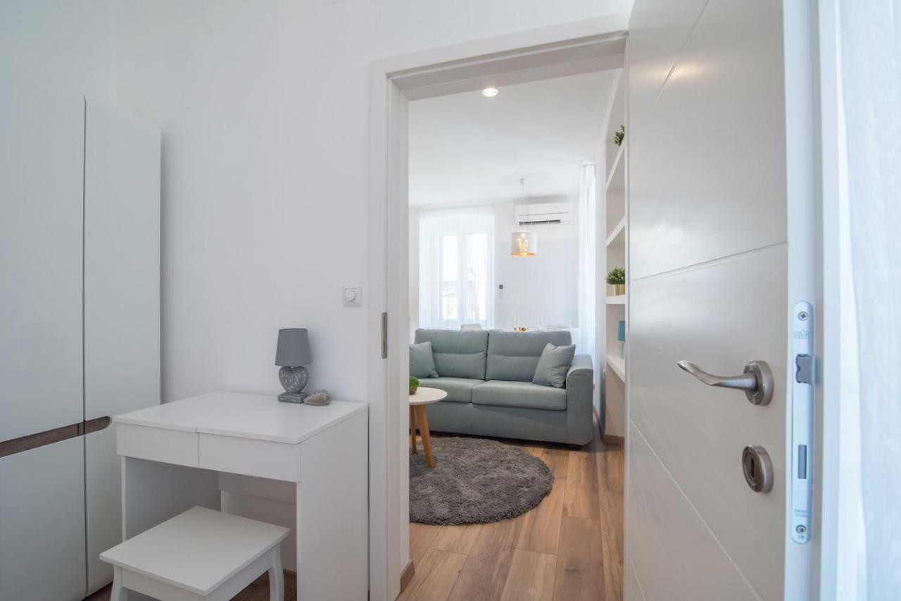 Leona Deluxe Apartments Pula Eksteriør billede