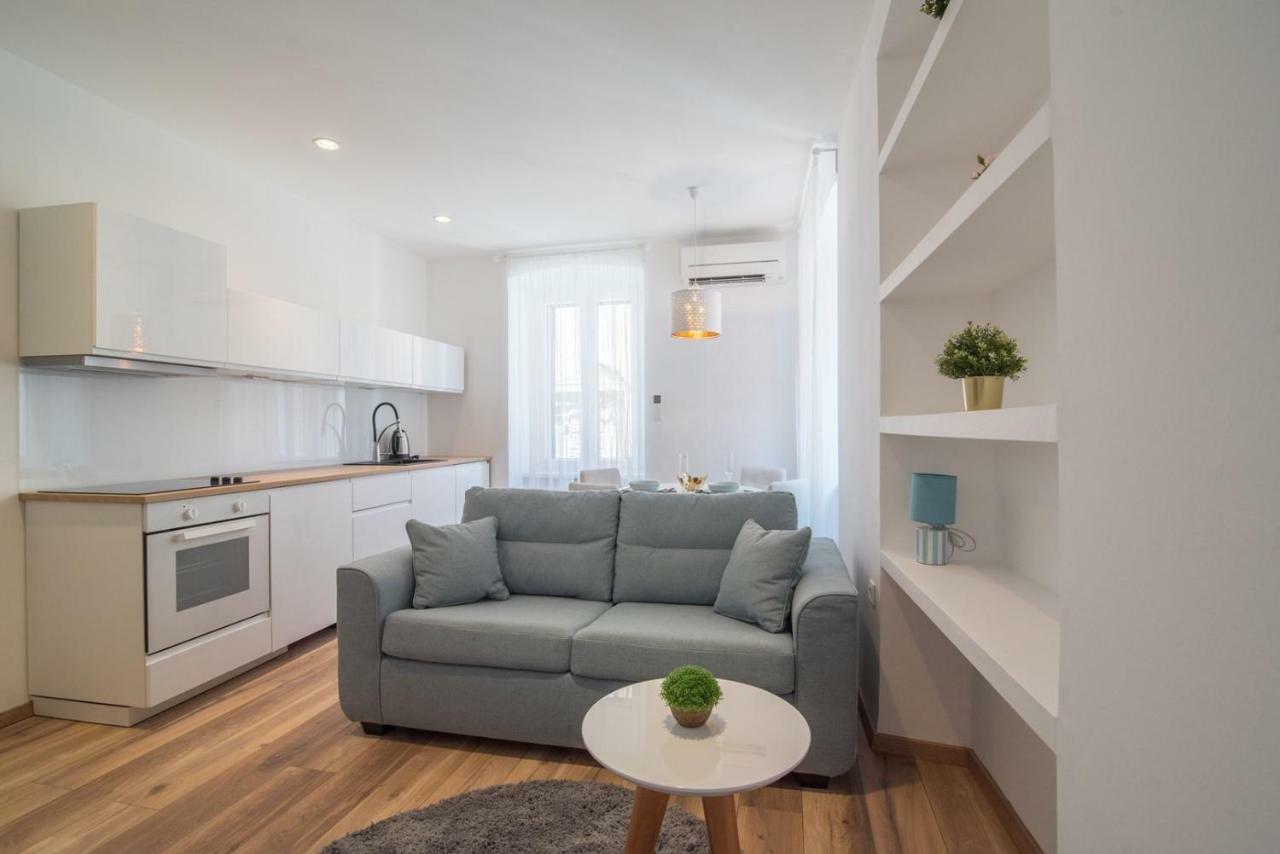 Leona Deluxe Apartments Pula Eksteriør billede