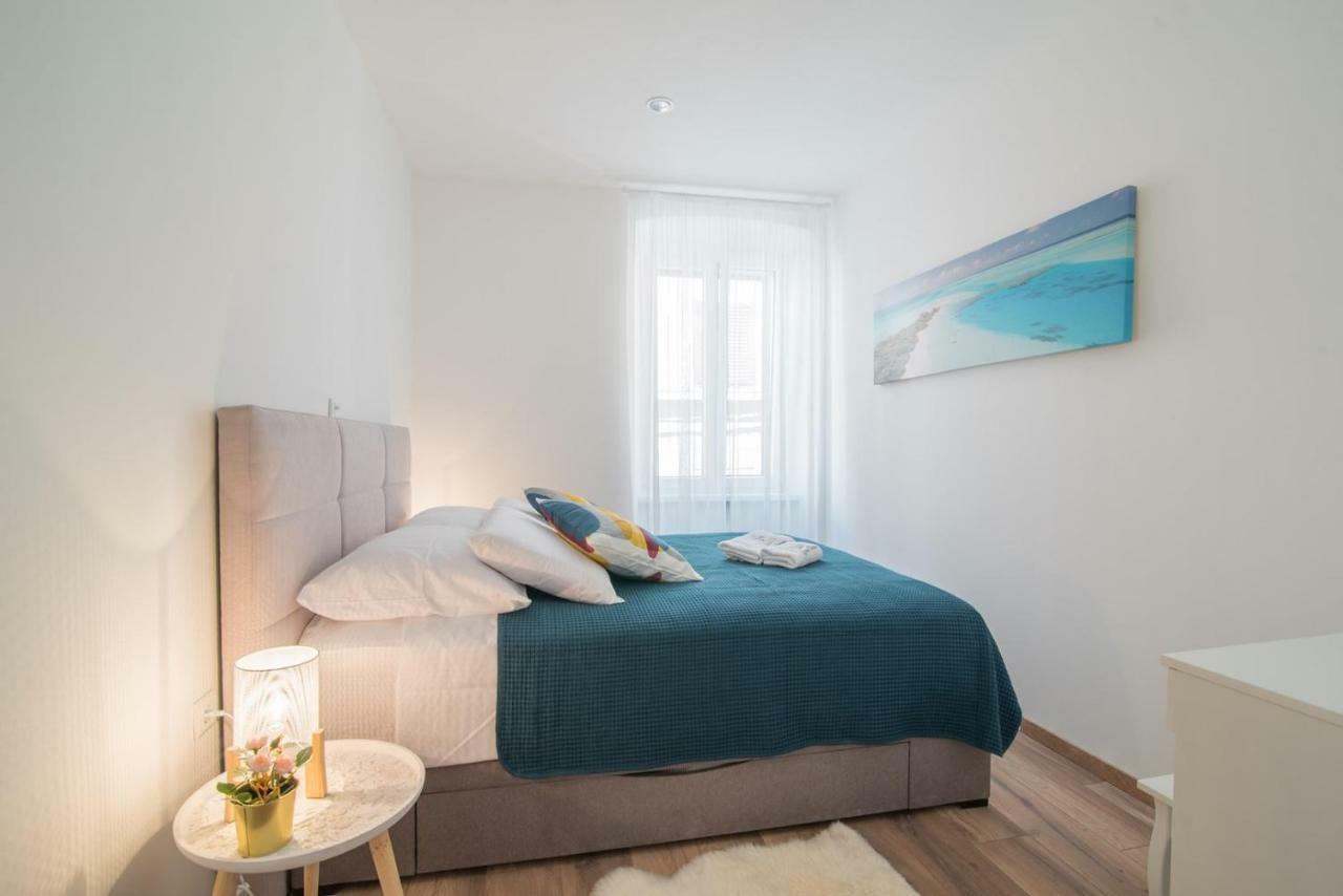 Leona Deluxe Apartments Pula Eksteriør billede