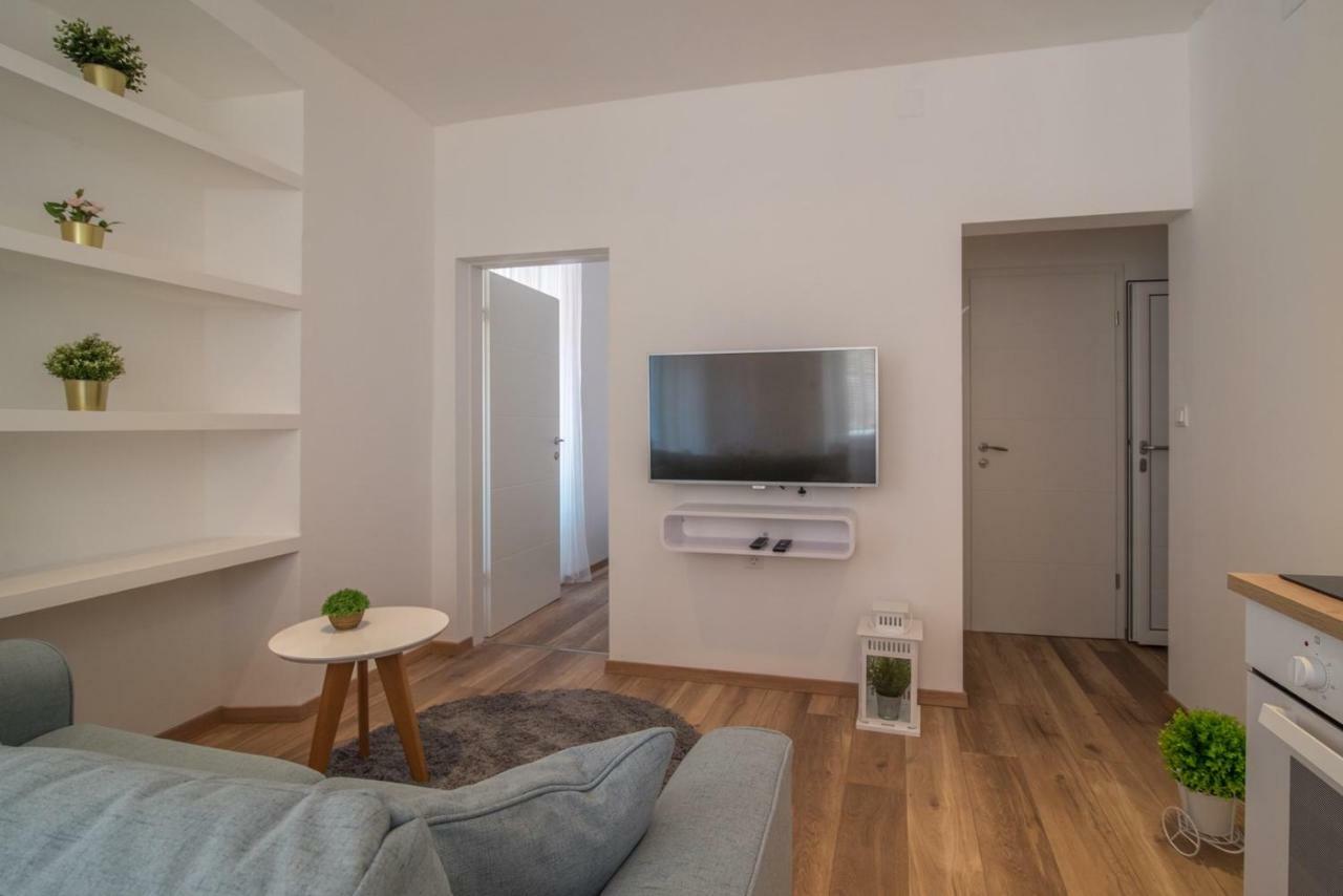 Leona Deluxe Apartments Pula Eksteriør billede