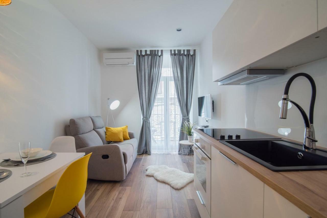 Leona Deluxe Apartments Pula Eksteriør billede