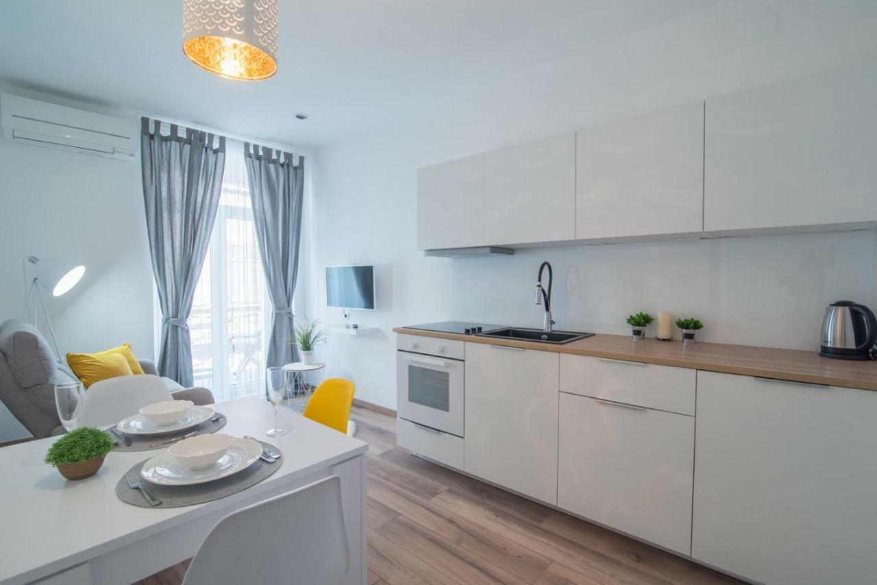 Leona Deluxe Apartments Pula Eksteriør billede