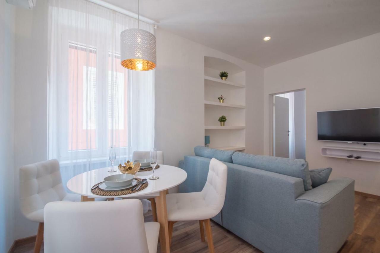 Leona Deluxe Apartments Pula Eksteriør billede